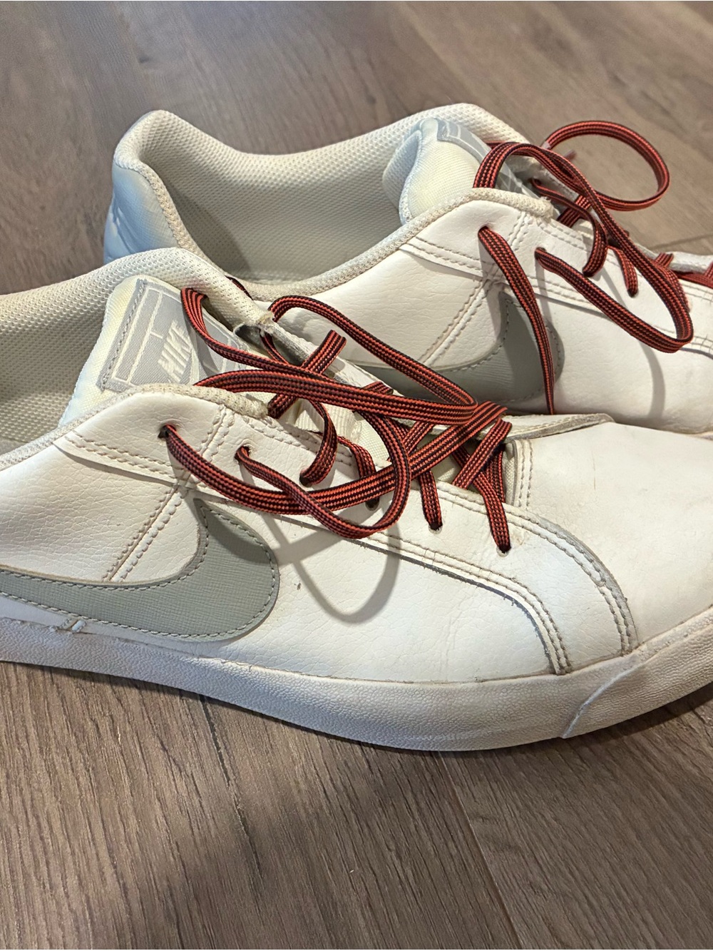 Nike Men’s White Leather Tennis Shoes